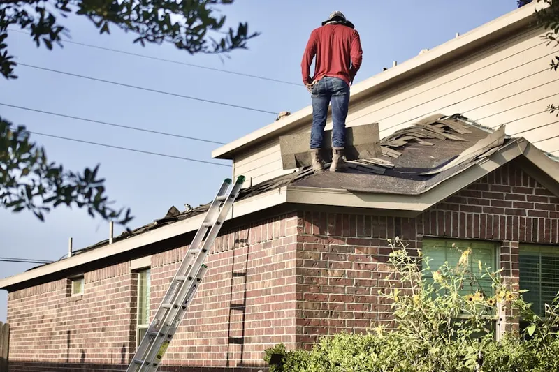 Professional roofer working on a residential roof in Lagomar